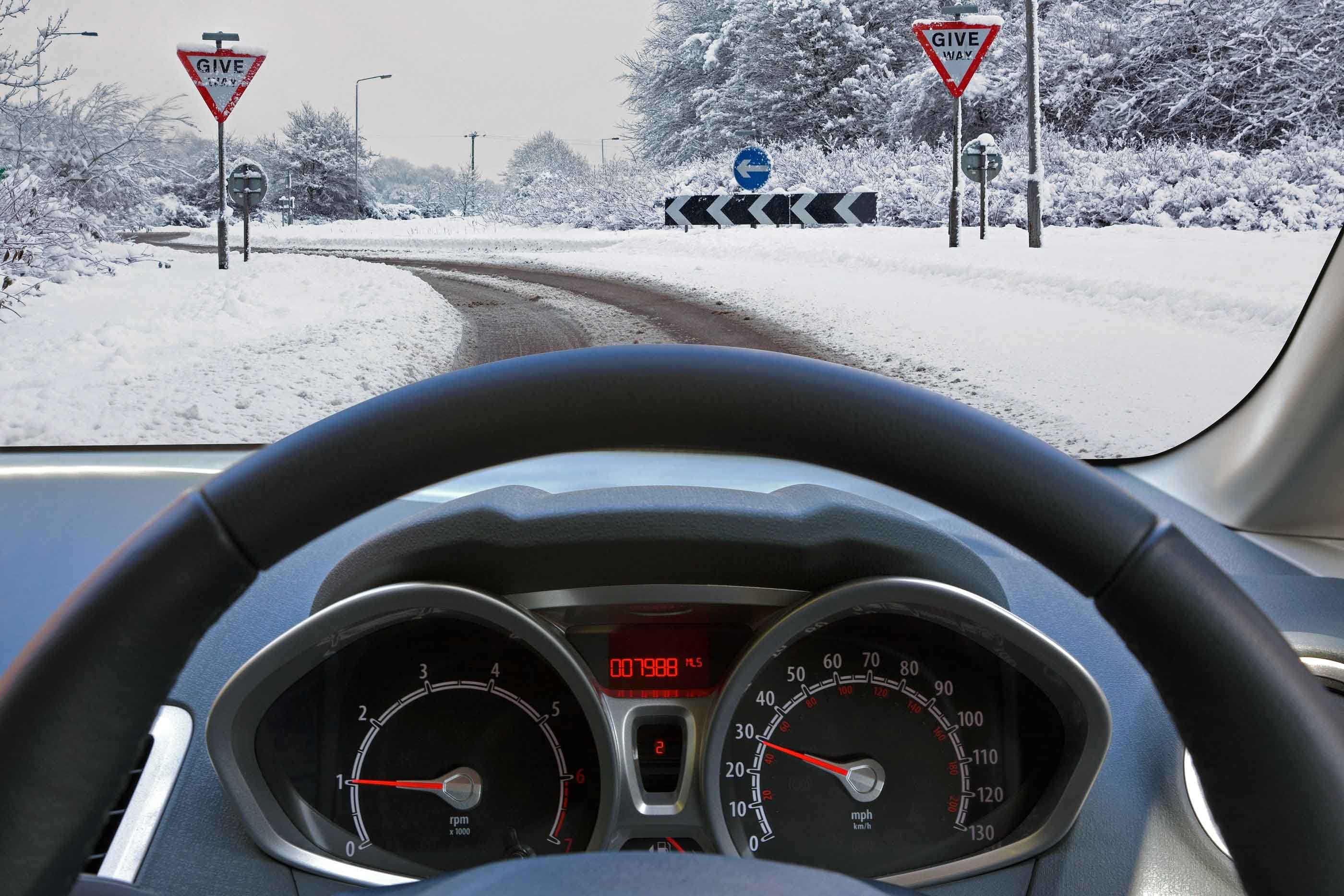 11 نکته رانندگی در برف و باران