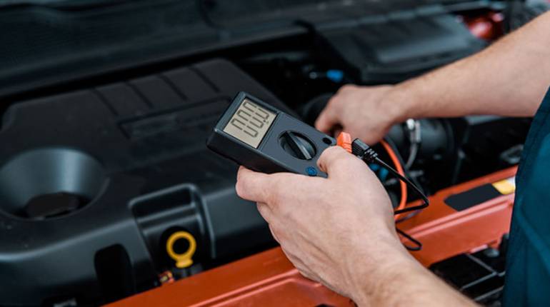 8 دلیلی که باعث دشارژ باتری خودرو می شود